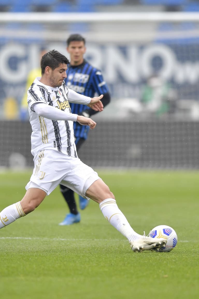 Atalanta edge out Juve after late deflected strike