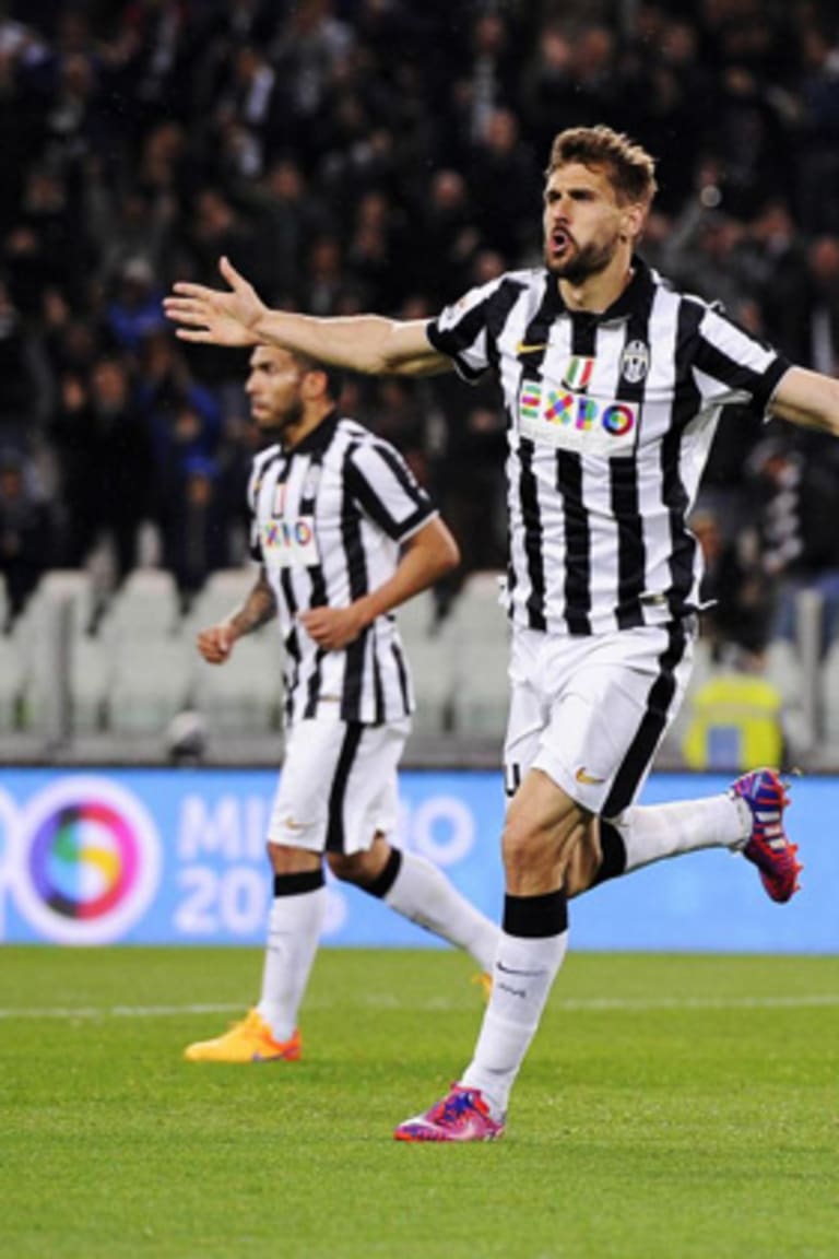 Tevez bawa Juve ke ambang gelar juara