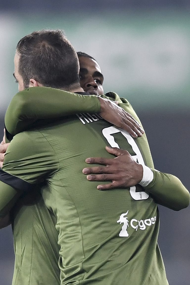 Assist+Gol | Douglas Costa-Higuain