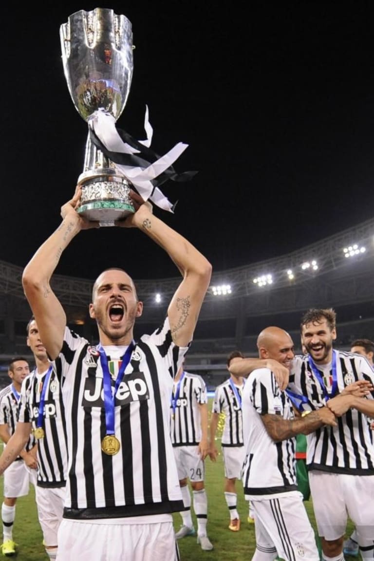 Parade Piala Super pada hari Minggu