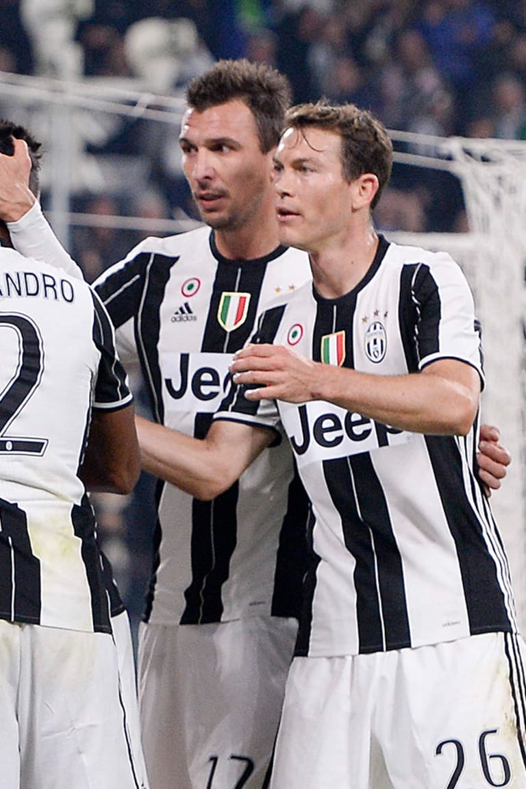 Juve memimpin di bulan November