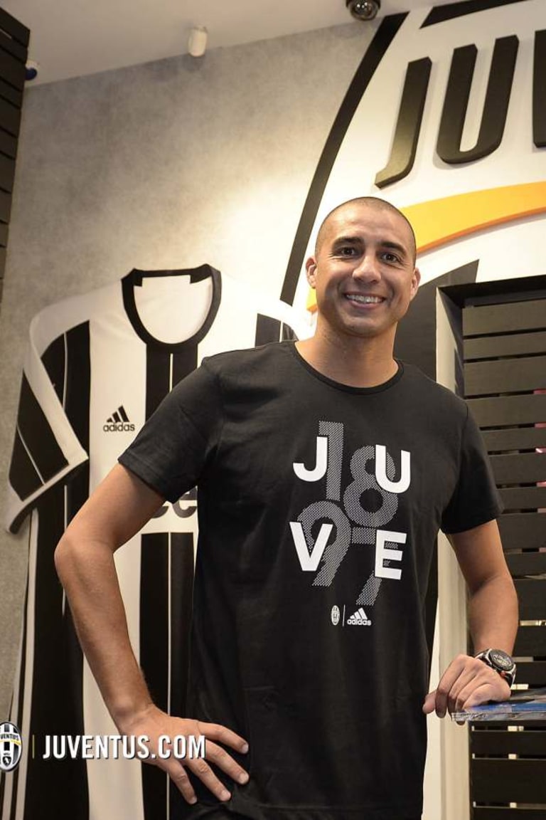 Trezeguet menemui penggemar di adidas store