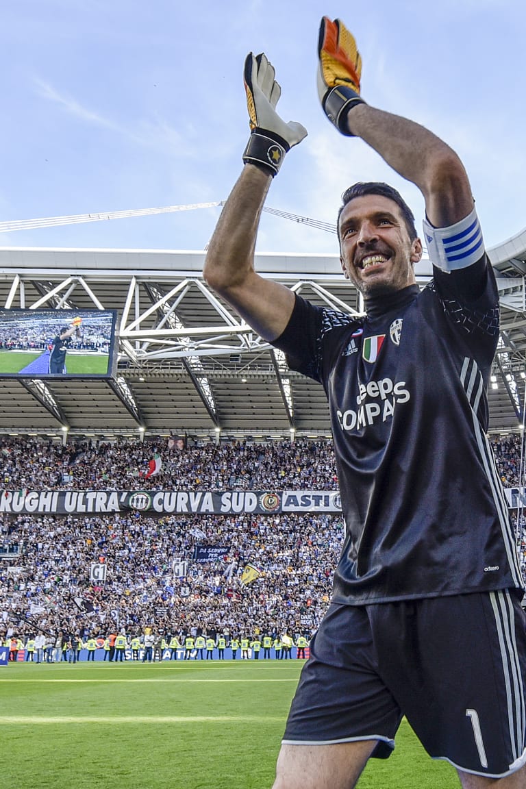 Buffon gantung sarung tangan. Terima kasih, Gigi!