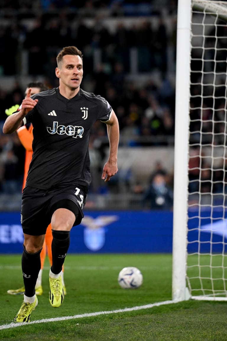 Milik sends Juve into Italian Cup final