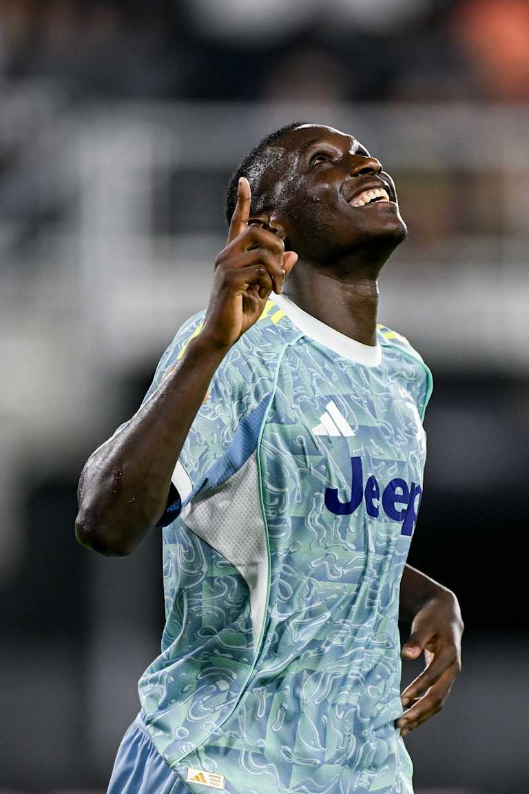 Kolo Muani: the 2024/25 goal collection