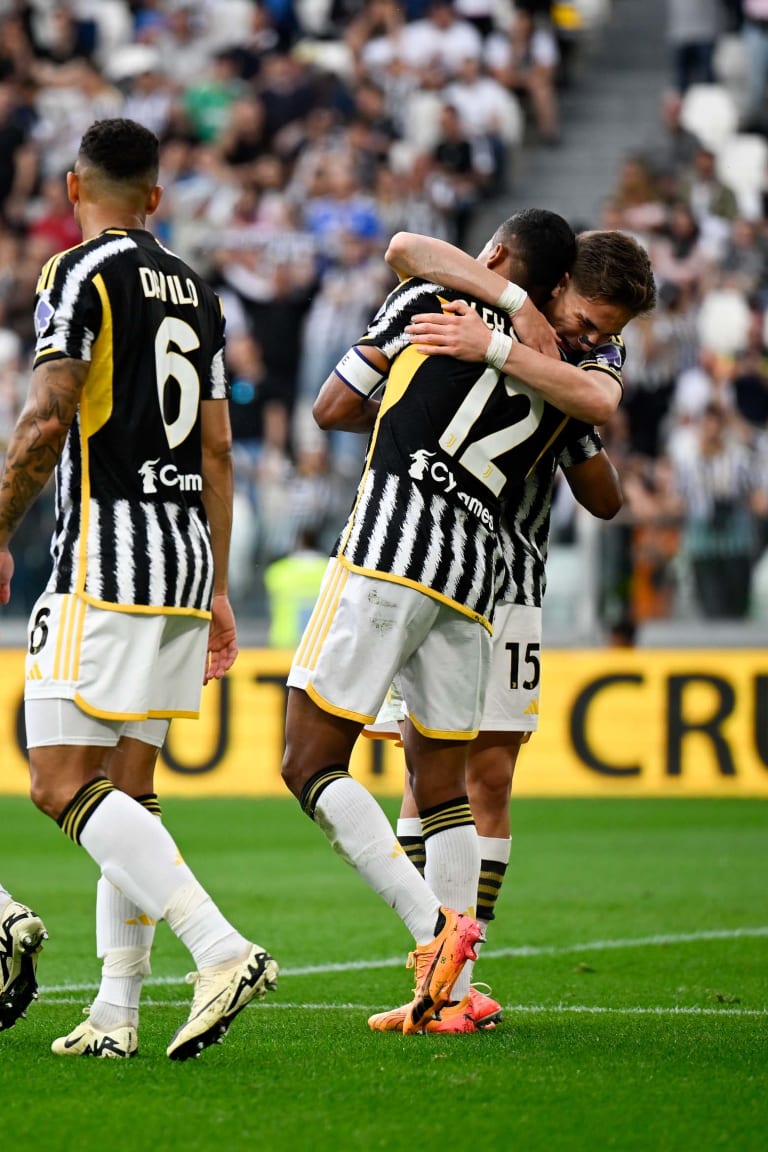 Alex Sandro mengakhiri sepuluh musimnya dengan Juve lewat gol saat kemenangan melawan Monza