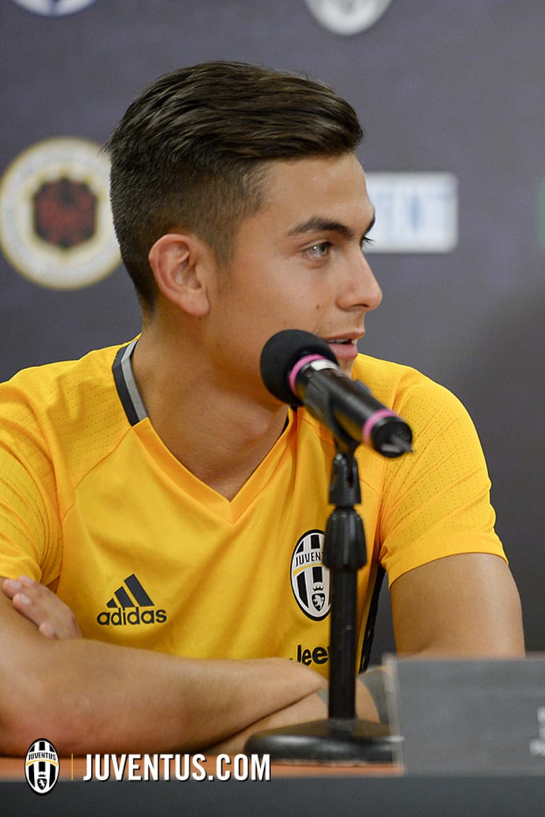 Allegri dan Dybala menyambut Gonzalo