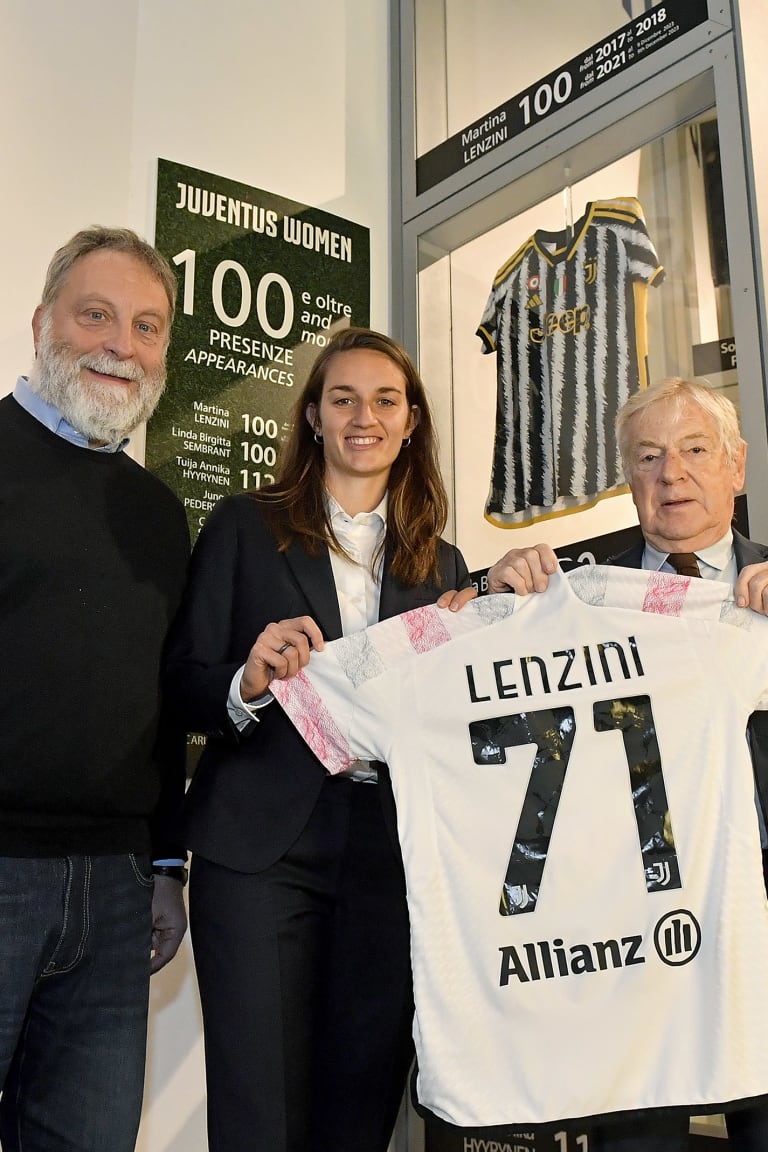 Lenzini consegna la maglia delle 100 presenze allo Juventus Museum