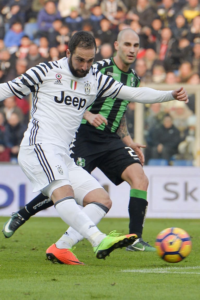 Black & White Stories | Higuain vs Sassuolo 