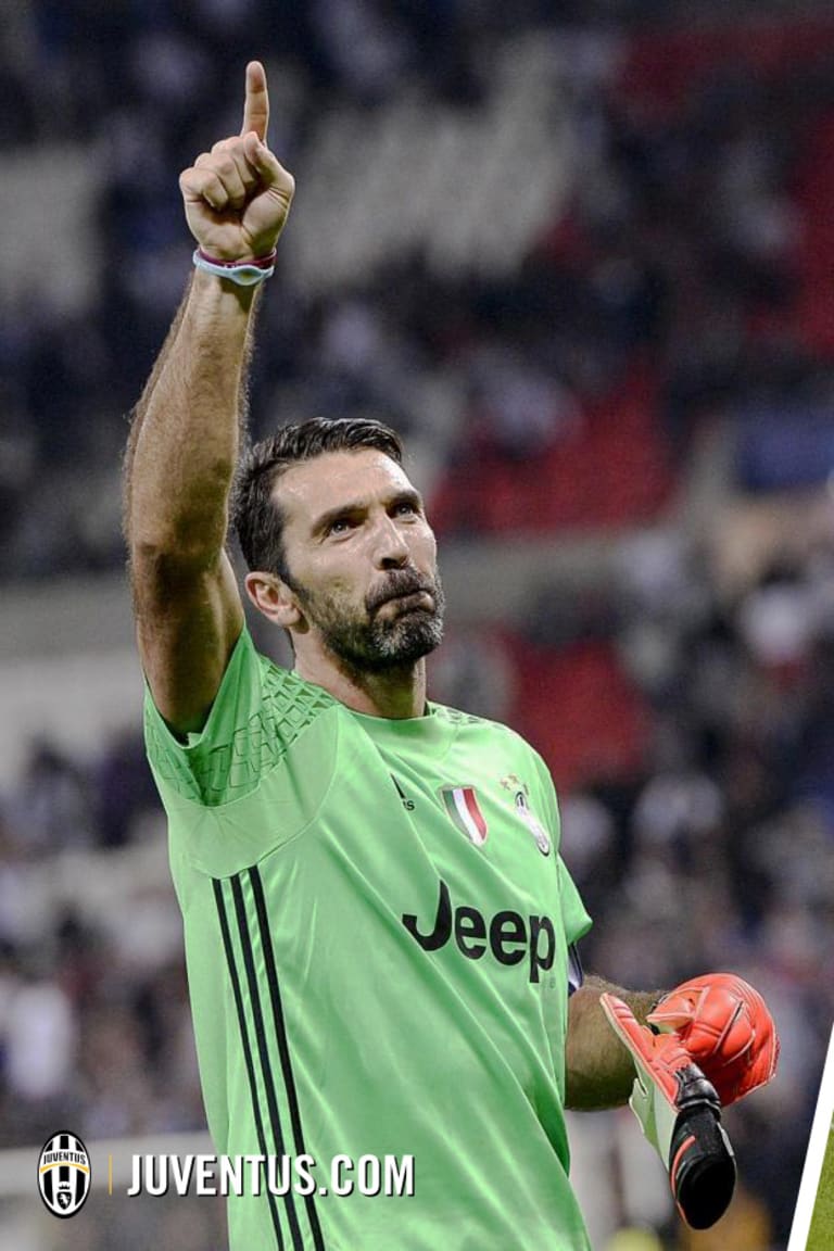 Sepuluh pemain Juve raih kemenangan dramatis di Lyon