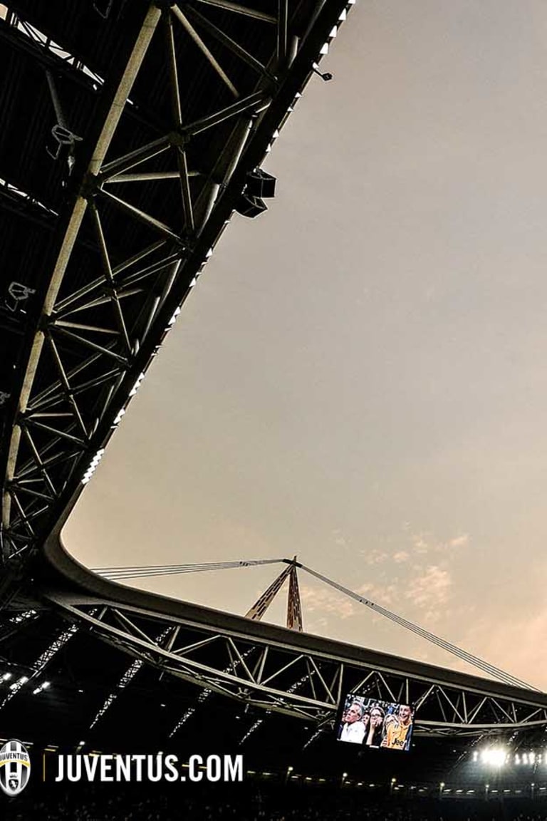 Pertunjukan cahaya di Juventus Stadium!