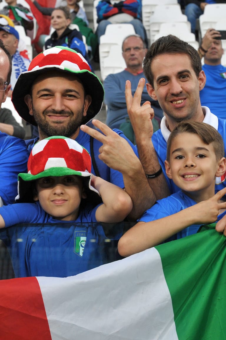 Black & White Stories: Italia-Estonia colorata di bianconero
