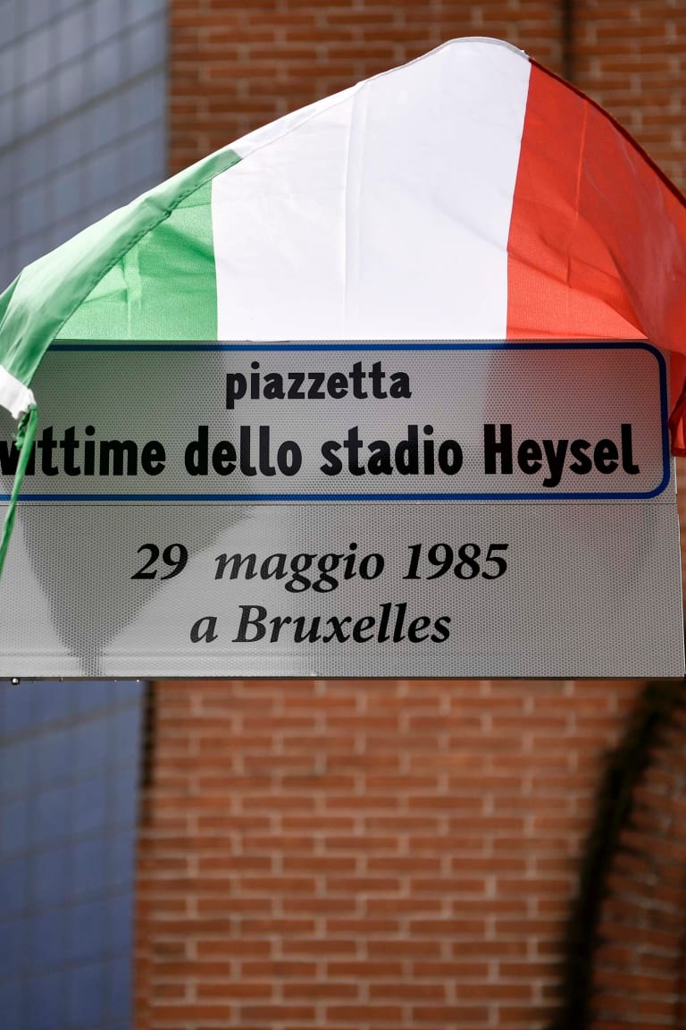 Penghormatan kepada korban Heysel dengan penamaan kembali Piazza di Turin
