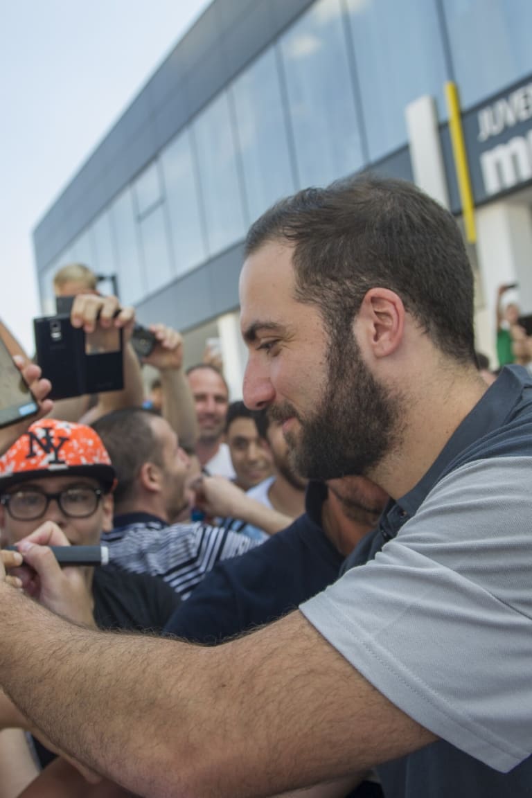 L’incredibile abbraccio al Pipita
