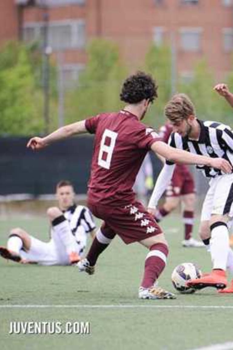 Primavera tergelincir di derby Turin