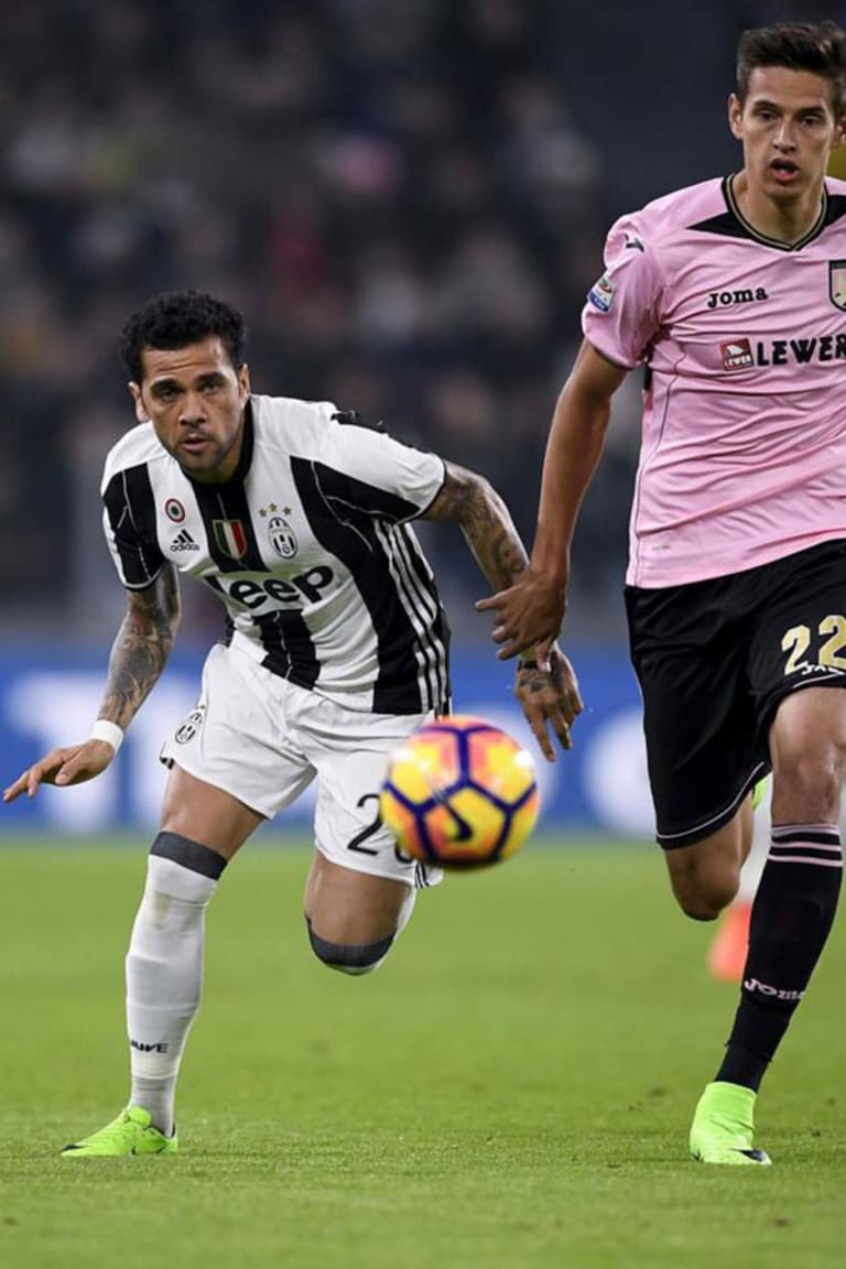 Dani Alves pleased with a good team performance