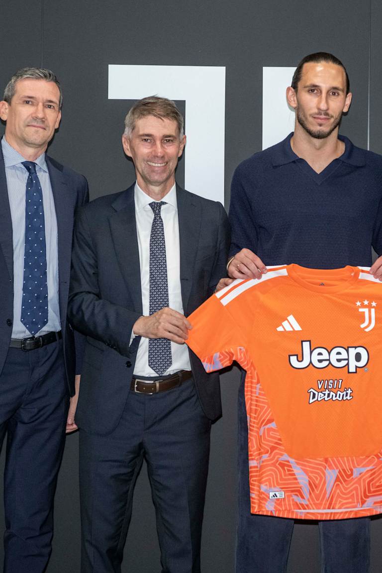 Kamil Grabara is Bianconero! 