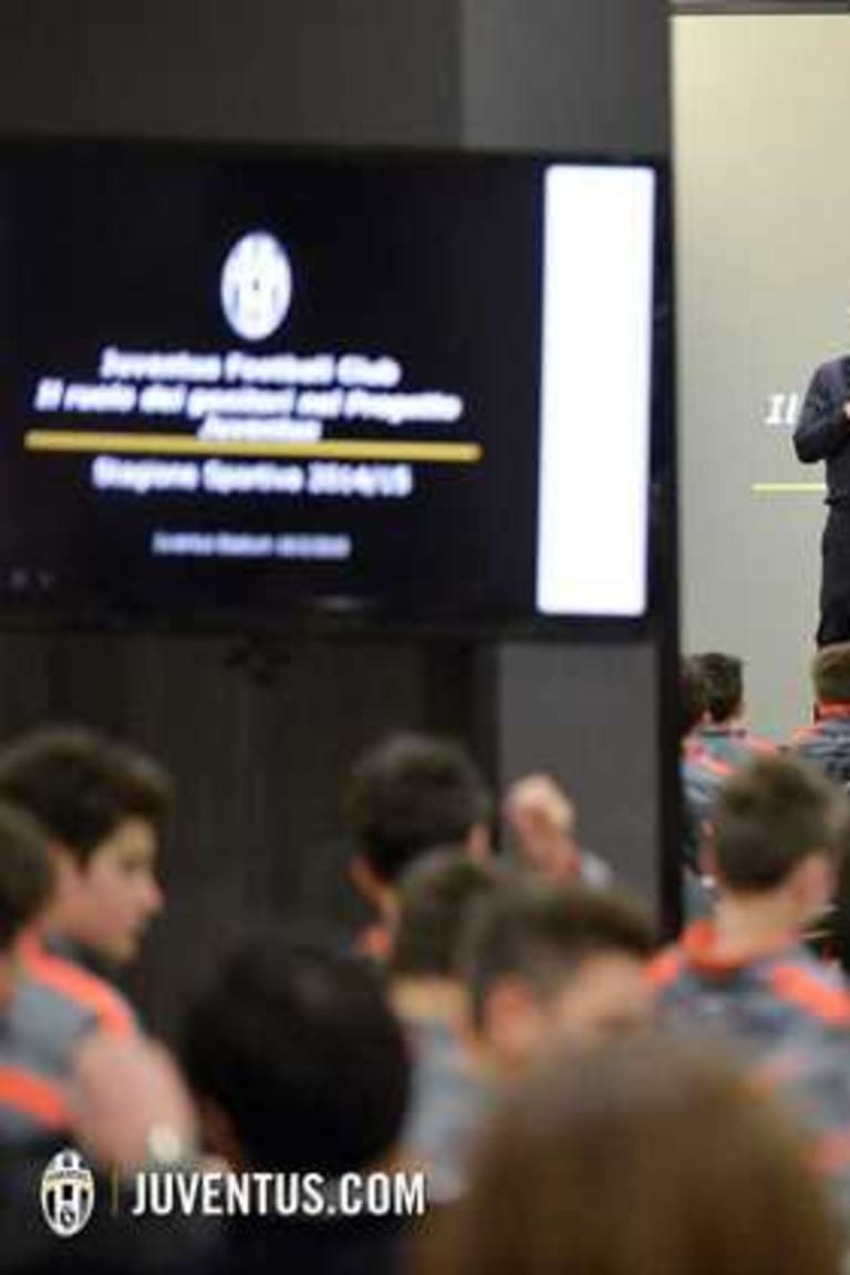 Keluarga J-Academy dalam acara di Juventus Stadium