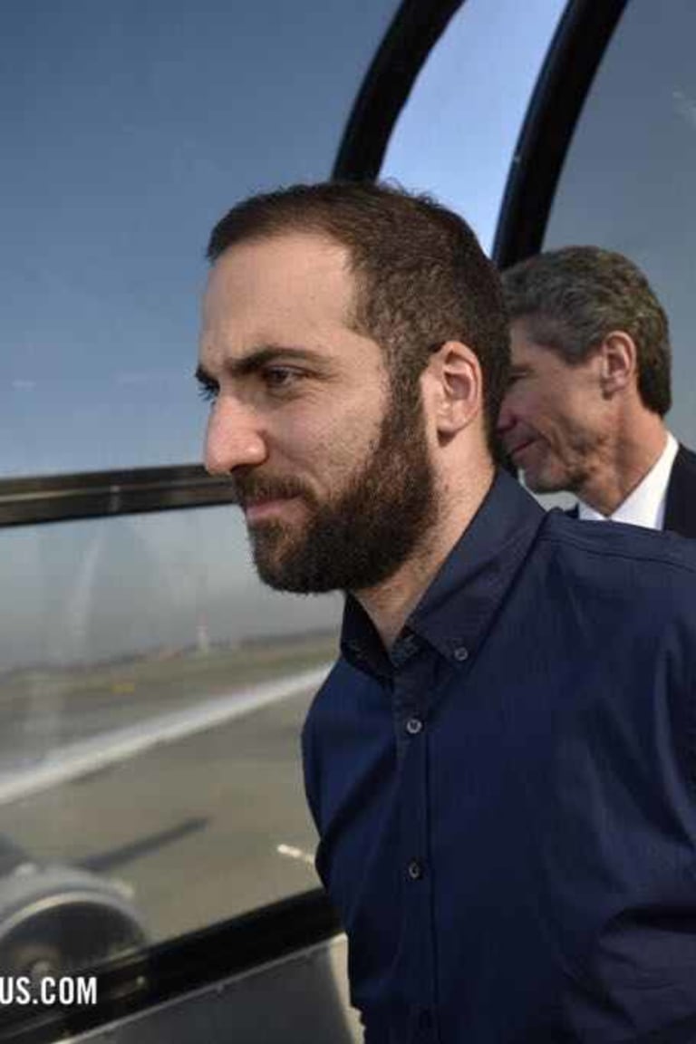Juventus touch down in Portugal