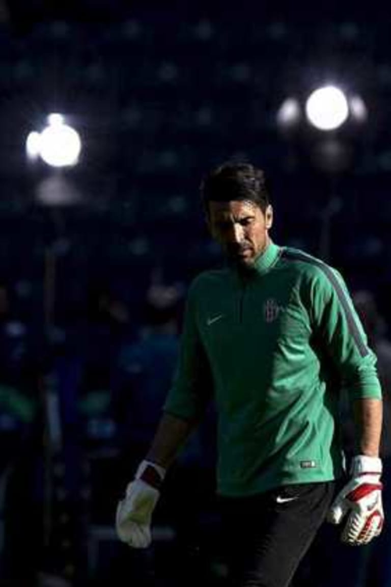 Penyelamatan penalti Buffon amankan satu poin bagi Italia