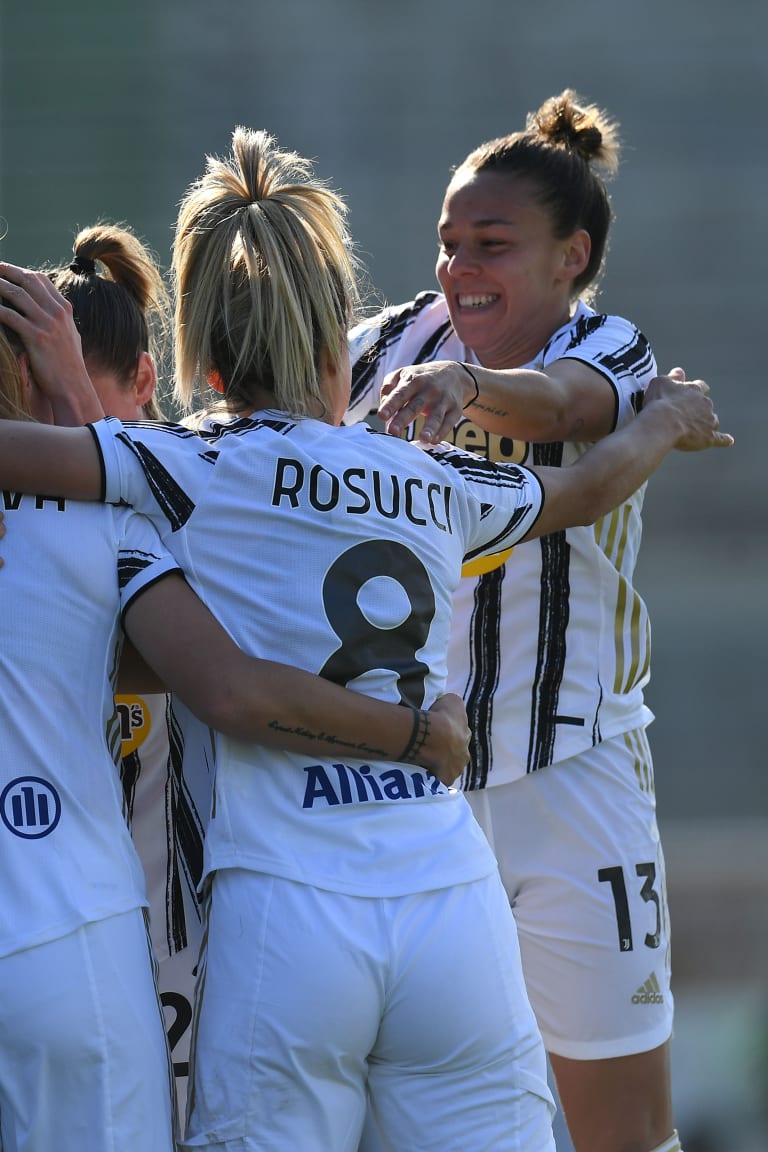 Staskova brace secures victory in Florence