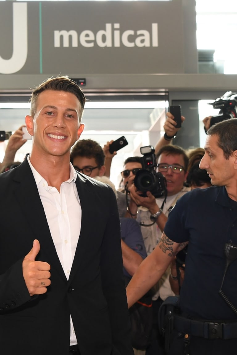 Bernardeschi selesai menjalani tes medis dengan Juventus