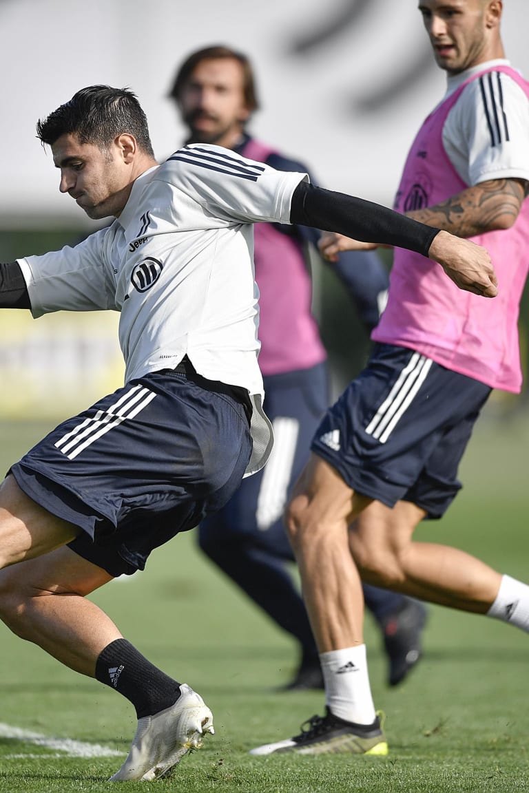 Latihan penguasaan bola dan permainan