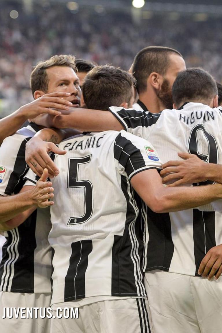 Higuain and Pjanic see off Sassuolo