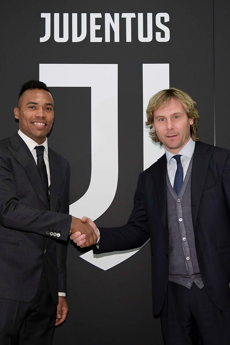 Alex Sandro: "A very happy day"