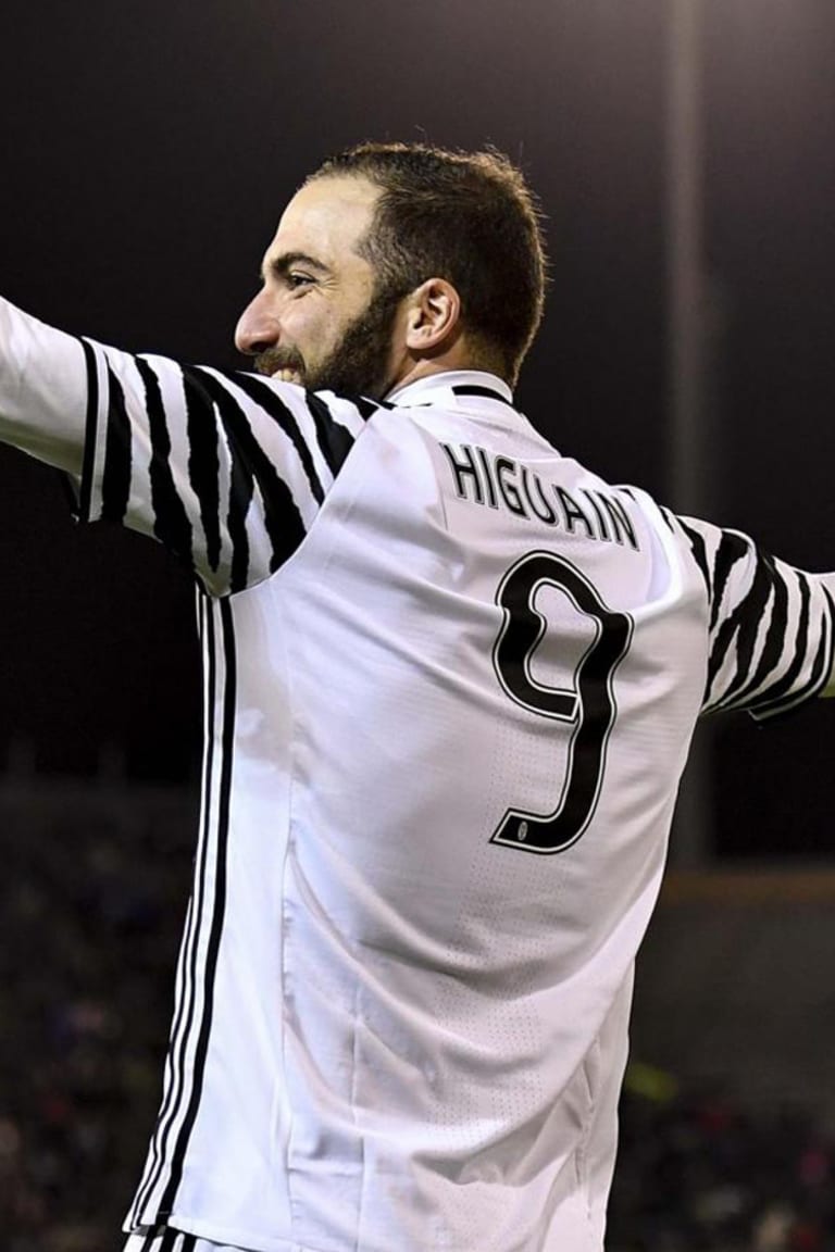 El Pipita reacts to Cagliari win