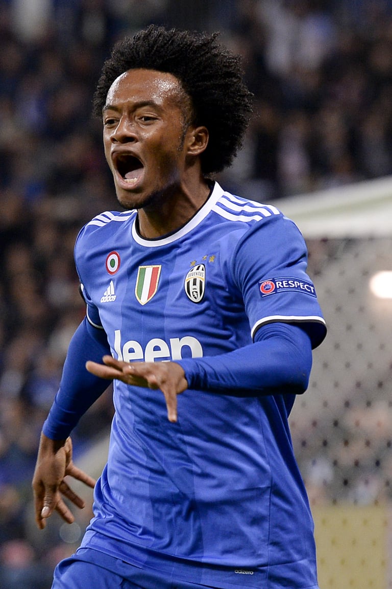 Top 10 Champions League Goals!