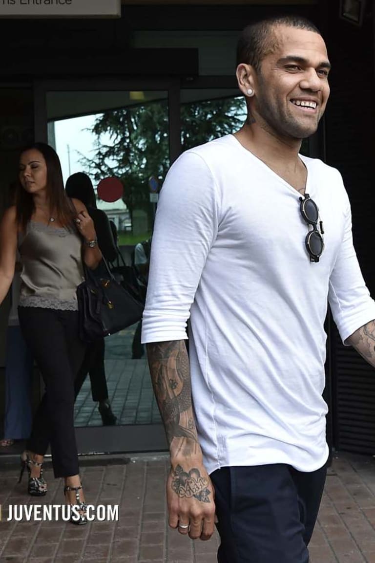 Dani Alves tiba di Turin
