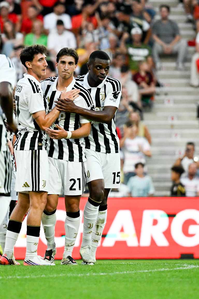 Bianconeri beat Standard Liege with Miretti strike