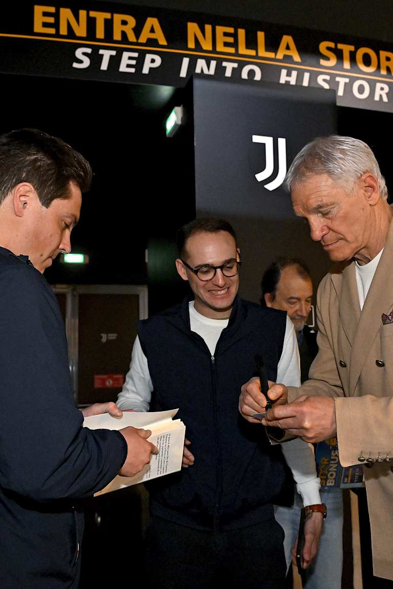 EXCLUSIVE MUSEUM TOUR WITH SERGIO BRIO: UN VIAGGIO NELLA STORIA BIANCONERA