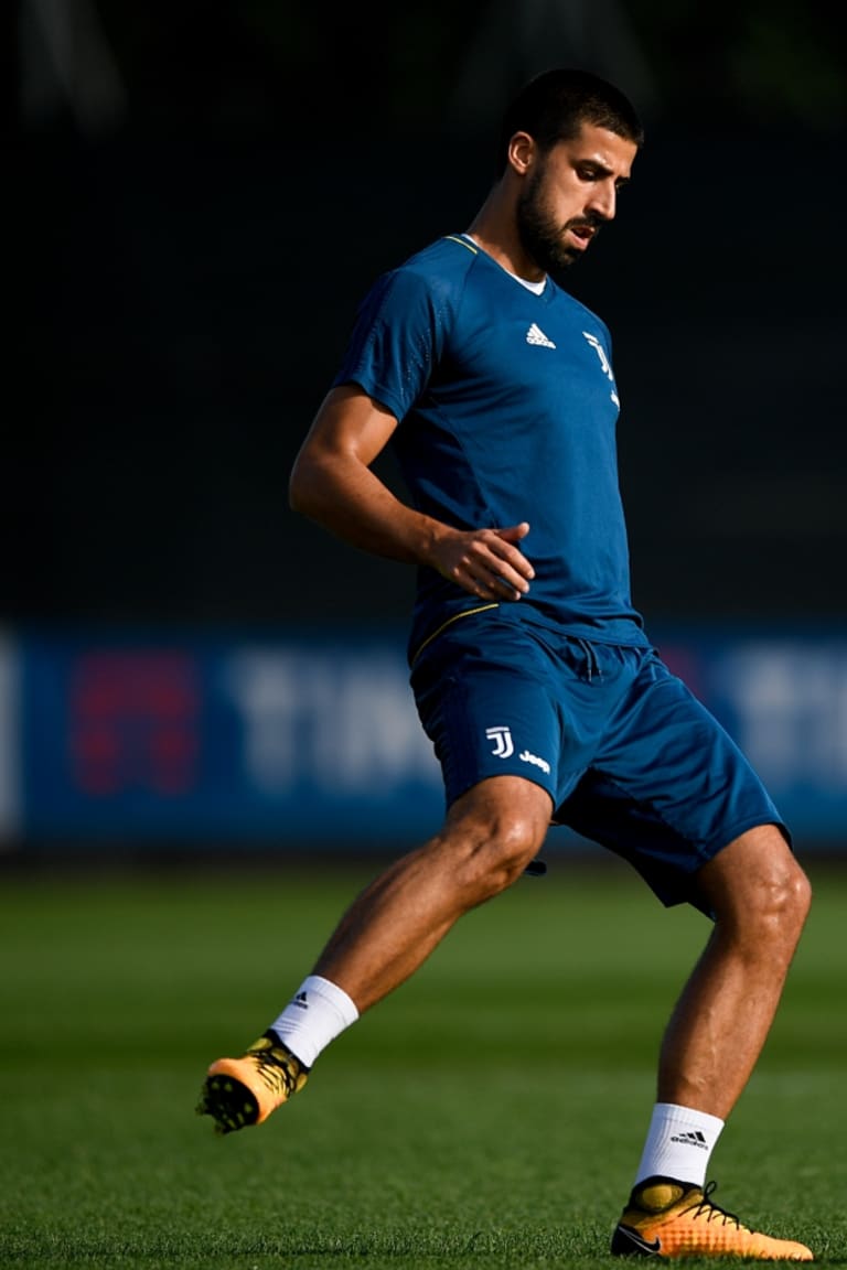 Preparations for Napoli-Juve begin