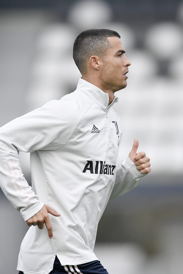 Berna & Ronaldo score for their countries