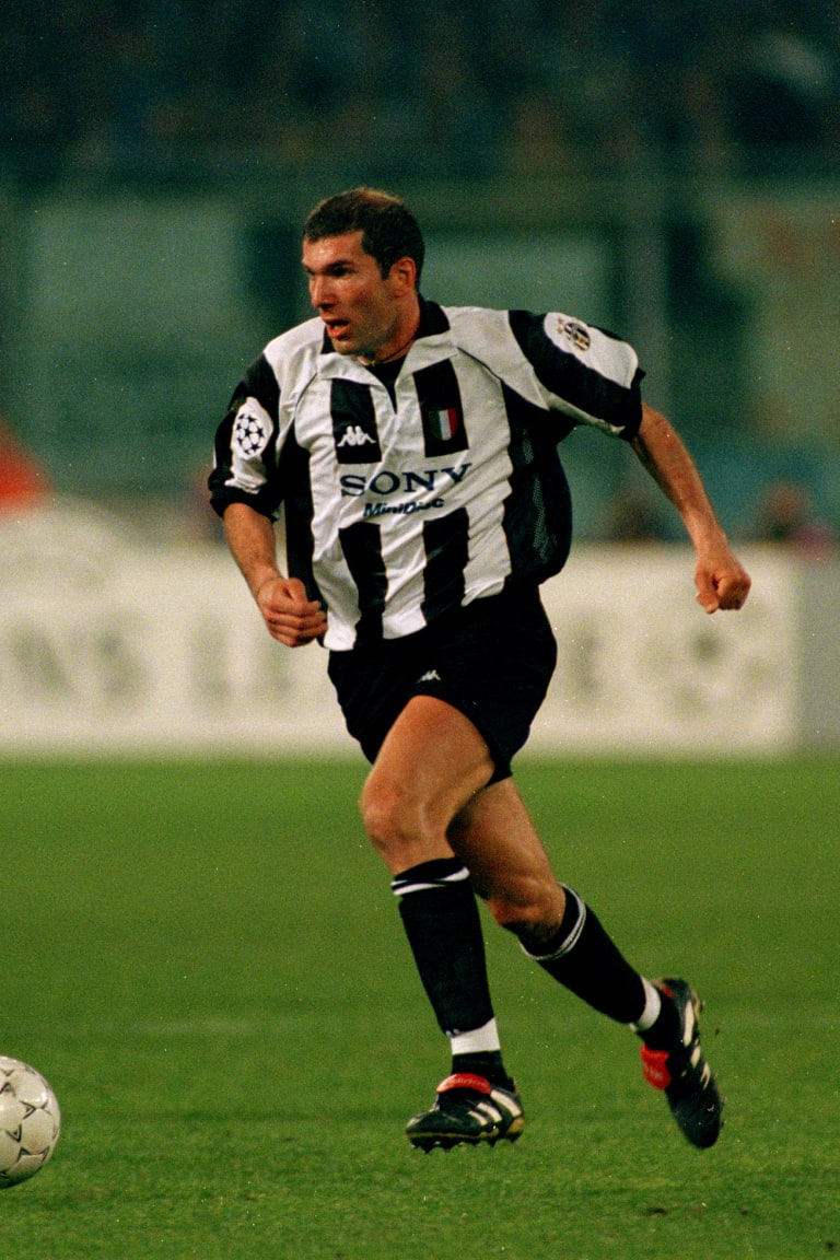 Zinedine Zidane: dribbling, skills & goals!