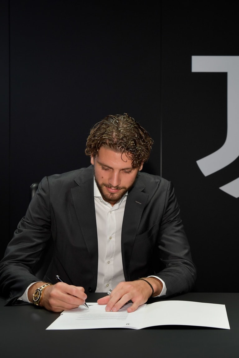 Official: Locatelli joins Juventus!