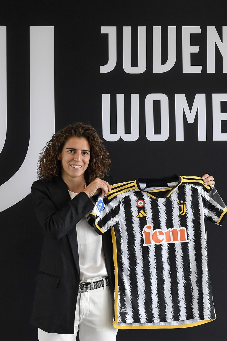 Valentina Bergamaschi signs!