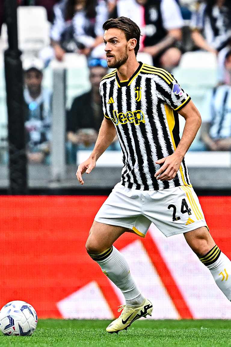 Daniele Rugani joins Ajax on loan