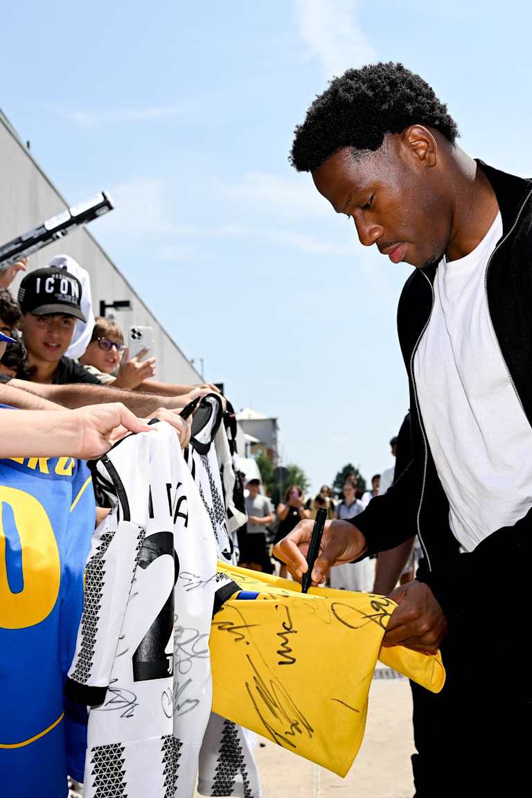 FIRST DRIVE | Il primo giorno di Jonathan David alla Juventus