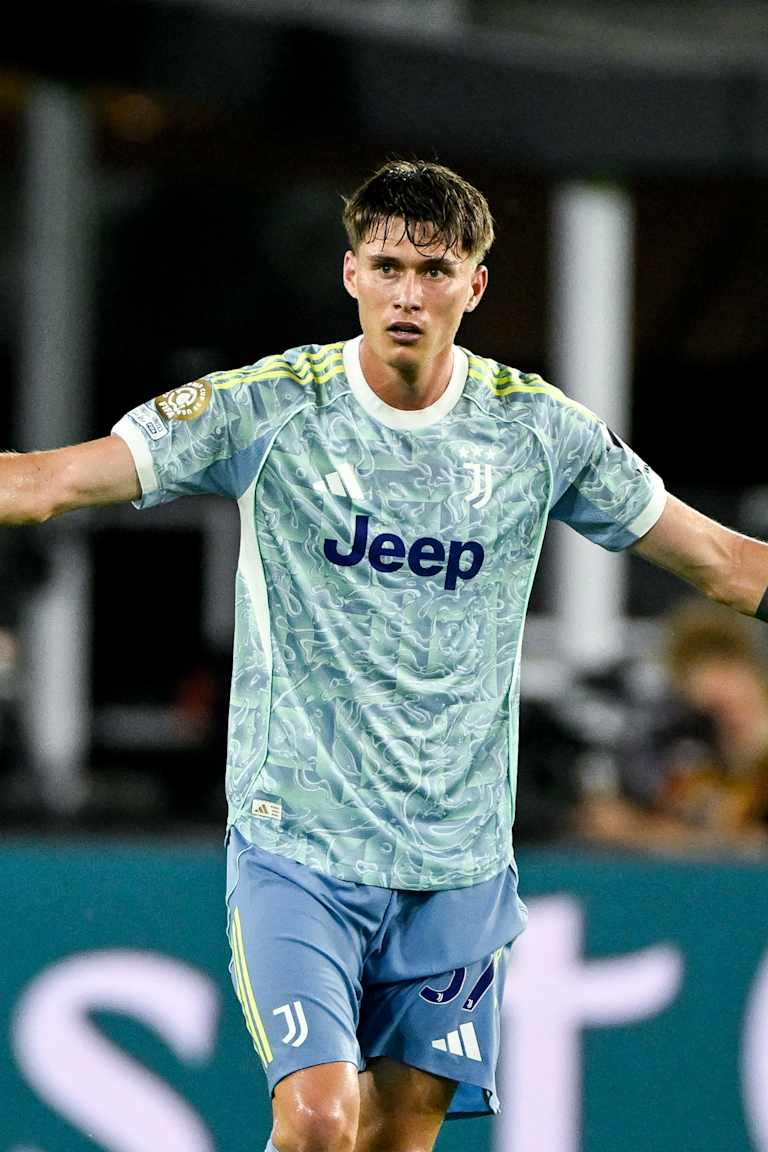Nicolo Savona completes Nottingham Forest move