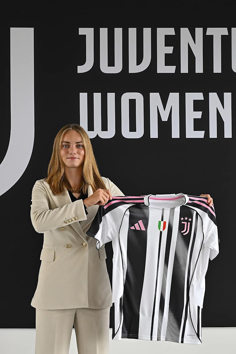 First professional contract for Giorgia Bianchi!