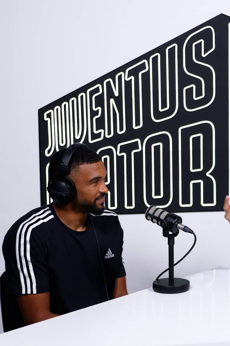 @ Small Talk S02 E01 | Unbreakable | Gleison Bremer