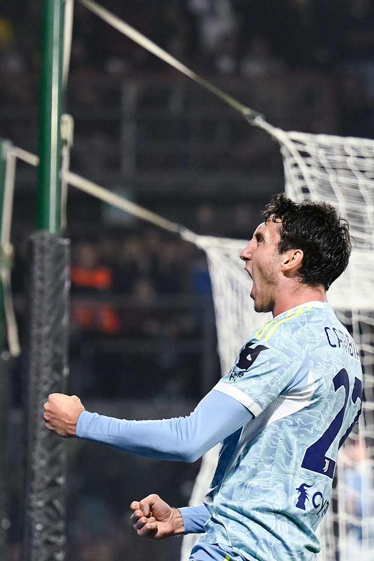 Andrea Cambiaso hits 100 Juventus appearances! 