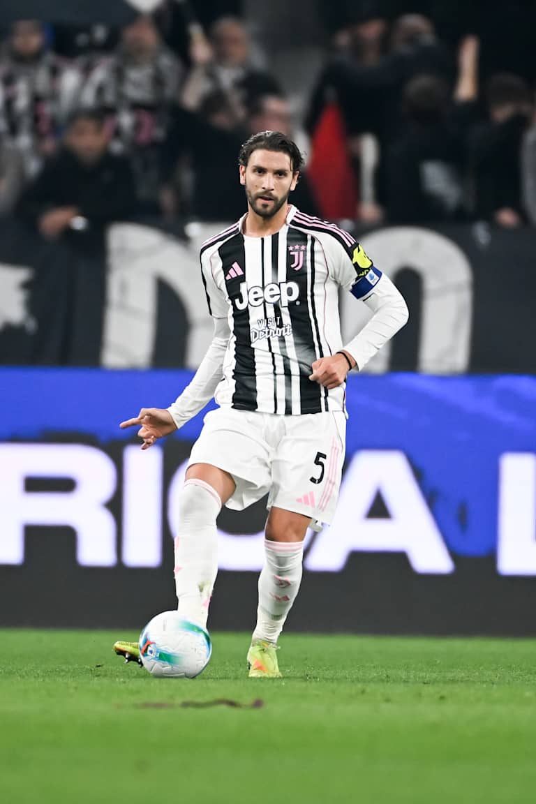 Manuel Locatelli reaches 200 appearances for Juventus