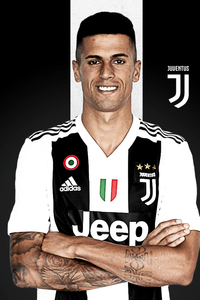 João Cancelo signs for Juventus!