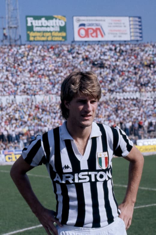 2 STICKERS TEAM JUVENTUS LAUDRUP RUSH STORIA JUVE MASTERS EDIZIONI NO PANINI