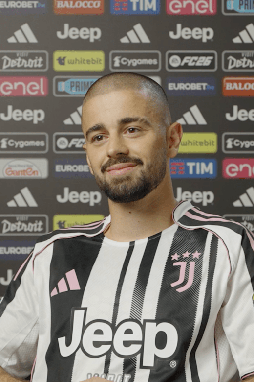 La prima intervista in bianconero di Zhegrova Video | Juventus