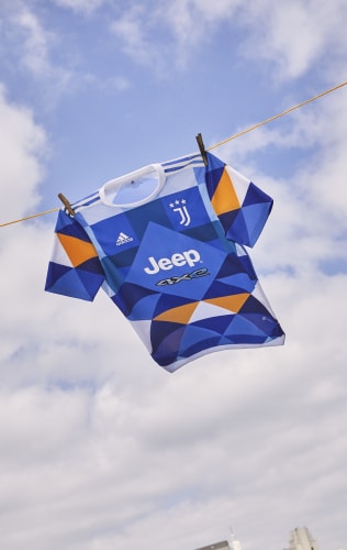 Colori, arte, inclusione: ecco il Quarto Kit, powered by adidas & Kobra!  